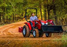 4WD traktori Massey Ferguson MF 1835 E