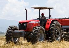 4WD traktori Massey Ferguson MF 460 Xtra