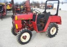 4WD traktori Belarus MTZ-220