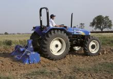 4WD traktori New Holland TT75