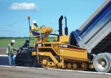 Asfaltni finišeri na gusjenicama Caterpillar AP650B
