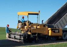 Asfaltni finišeri na gusjenicama Caterpillar AP755