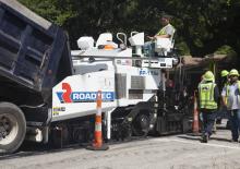 Asfaltni finišeri na gusjenicama Astec ROADTEC RP-195