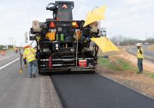 Asfaltni finišeri na gusjenicama Astec ROADTEC SP-200