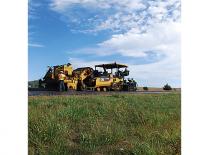 Asfaltni finišeri na kotačima Caterpillar AP1000F