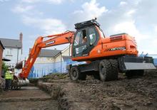 Bageri na kotačima Doosan DX170W