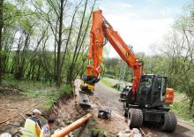 Bageri na kotačima Hitachi ZX 140 W 3