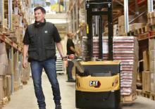 Hodajući viličar Caterpillar NSP12PC