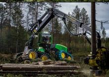 Kombajni John Deere 1070 G