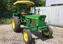 Kompaktni pomoćni traktori John Deere 2130