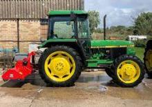 Kompaktni pomoćni traktori John Deere 2140
