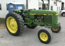 Kompaktni pomoćni traktori John Deere 2640