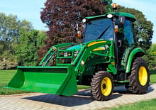 Kompaktni pomoćni traktori John Deere 3720
