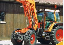 Kompaktni pomoćni traktori Fendt 380 GKA Turbo