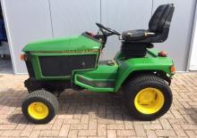 Kompaktni pomoćni traktori John Deere 415
