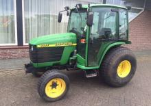Kompaktni pomoćni traktori John Deere 4400
