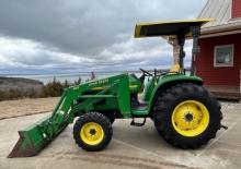 Kompaktni pomoćni traktori John Deere 4700