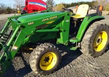 Kompaktni pomoćni traktori John Deere 4710