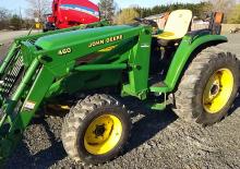 Kompaktni pomoćni traktori John Deere 4710