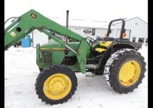 Kompaktni pomoćni traktori John Deere 5200