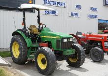 Kompaktni pomoćni traktori John Deere 5320
