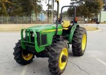 Kompaktni pomoćni traktori John Deere 5420