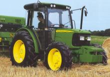 Kompaktni pomoćni traktori John Deere 5515 V