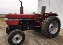 Kompaktni pomoćni traktori Case IH 695