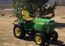 Kompaktni pomoćni traktori John Deere 755