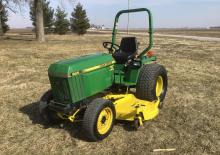 Kompaktni pomoćni traktori John Deere 955
