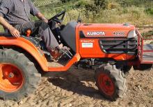 Kompaktni pomoćni traktori Kubota B 2100 HDBS