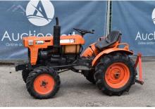Kompaktni pomoćni traktori Kubota B7100