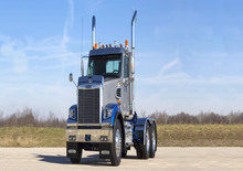Krute šasije Freightliner 122SD 58 Mid Roof Cummins X15