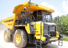 Kruti kiperi kamioni Komatsu HD325-8E0