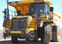 Kruti kiperi kamioni Komatsu HD605-8E0