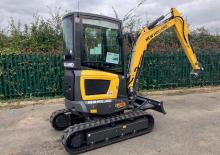 Mini bageri New Holland E25D