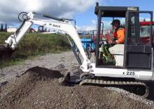 Mini bageri Bobcat X 225