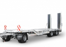 Niskopodne prikolice Schwarzmüller 3-axle low loader trailer with wheel recesses for transporting construction machinery