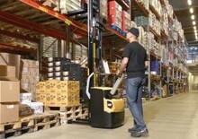 Paletni viličar za stojeće rukovatelje Caterpillar NSP14N2R