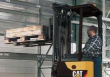 Paletni viličar za stojeće rukovatelje Caterpillar NSR12N