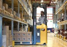 Paletni viličar za stojeće rukovatelje Caterpillar NSR20N2S