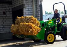 Prednje kuke za komunalne traktore John Deere 2027 R