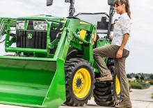 Prednje kuke za komunalne traktore John Deere 3038 E