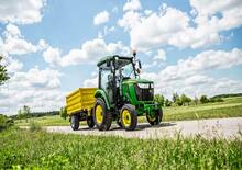 Prednje kuke za komunalne traktore John Deere 3046 R