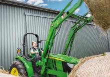 Prednje kuke za komunalne traktore John Deere 4052 M