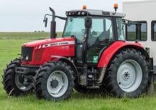 Prednje kuke za komunalne traktore Massey Ferguson MF 6470