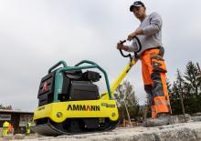 Reverzibilni kompaktori s vibracionim pločama Ammann APR 2240