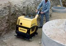 Reverzibilni kompaktori s vibracionim pločama Bomag BPR 65/70 D