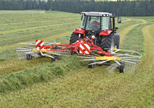 Rotacijske grablje Pöttinger Top 612 C