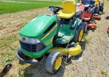 Samohodne kosilice za travnjake i vrtni traktori John Deere 155C